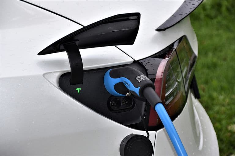 Dobíjení elektromobilu z FVE